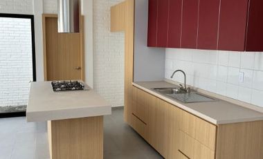 Casa Rosso, 5 Habitaciones 4 Baños, en Fraccionamiento Rosso Residencial