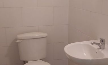 Se arrienda cómodo local en calle Ecuador, Viña