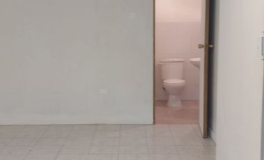 Se arrienda cómodo local en calle Ecuador, Viña