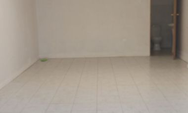 Se arrienda cómodo local en calle Ecuador, Viña