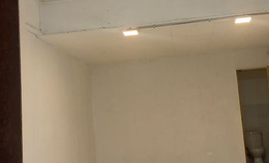 Se arrienda cómodo local en calle Ecuador, Viña