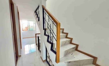 CASA EN VENTA EN BUGAMBILIAS CON RECAMARA EN PLANTA BAJA