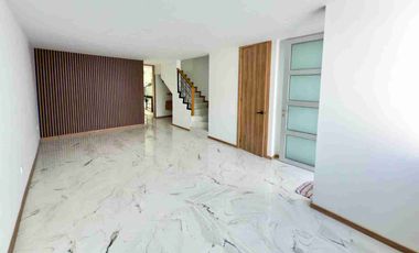 CASA EN VENTA EN BUGAMBILIAS CON RECAMARA EN PLANTA BAJA