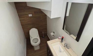 CASA EN RENTA — Hacienda del Moro, Apodaca, NL Frente a Parque equipada