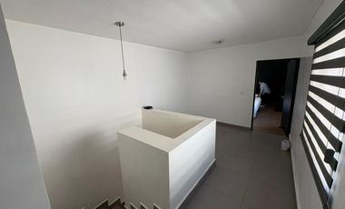 CASA EN RENTA — Hacienda del Moro, Apodaca, NL Frente a Parque equipada