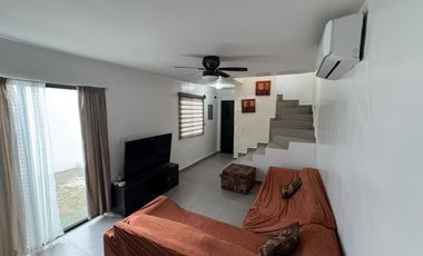 CASA EN RENTA — Hacienda del Moro, Apodaca, NL Frente a Parque equipada