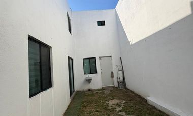 CASA EN RENTA — Hacienda del Moro, Apodaca, NL Frente a Parque equipada