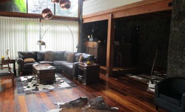 Excelente casa a orilla Rio Valdivia