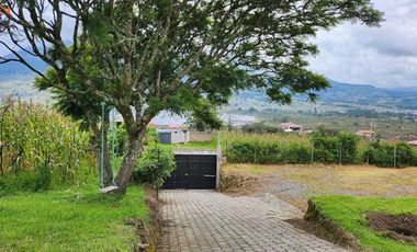 Casa de venta en Otavalo sector San Rafael de la Laguna, 4738 m2