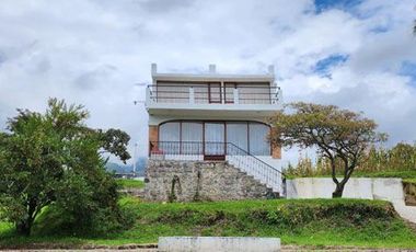 Casa de venta en Otavalo sector San Rafael de la Laguna, 4738 m2