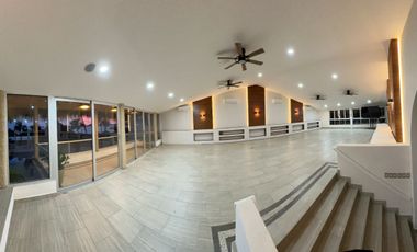 PH de 2 Pisos con Frente de Playa, en La Bahia de Acapulco