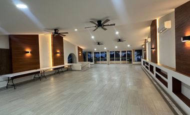 PH de 2 Pisos con Frente de Playa, en La Bahia de Acapulco