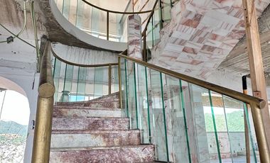 PH de 2 Pisos con Frente de Playa, en La Bahia de Acapulco