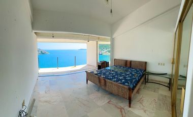 PH de 2 Pisos con Frente de Playa, en La Bahia de Acapulco