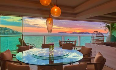 PH de 2 Pisos con Frente de Playa, en La Bahia de Acapulco