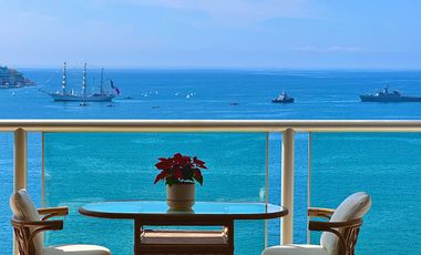 PH de 2 Pisos con Frente de Playa, en La Bahia de Acapulco