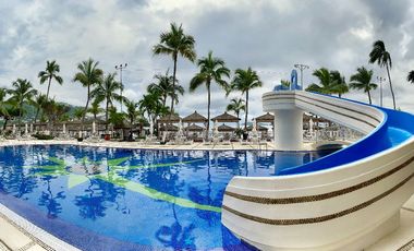 PH de 2 Pisos con Frente de Playa, en La Bahia de Acapulco