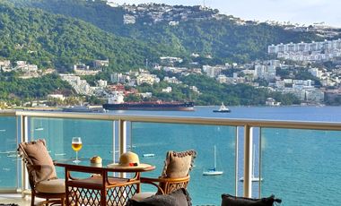 PH de 2 Pisos con Frente de Playa, en La Bahia de Acapulco