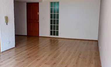 Departamento en planta baja, a unos metros de centro comercial y vías de comunicación