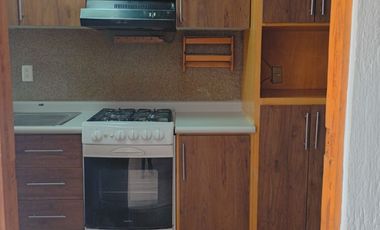 Departamento en planta baja, a unos metros de centro comercial y vías de comunicación