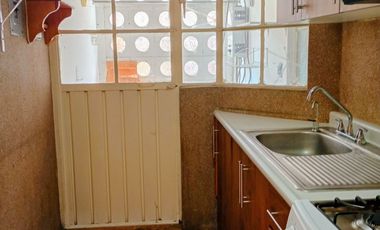 Departamento en planta baja, a unos metros de centro comercial y vías de comunicación