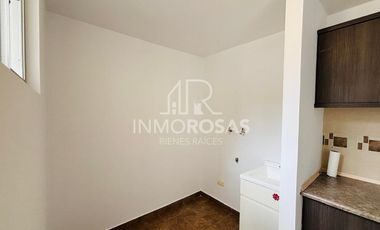 Rento Casa $450 en Pomasqui-Mitad del Mundo de 3 Dorm, 2 Parq.