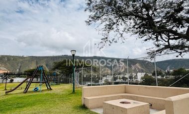 Rento Casa $450 en Pomasqui-Mitad del Mundo de 3 Dorm, 2 Parq.