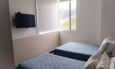 ARRIENDO LINDO APTO AMOBLADO UNICENTRO