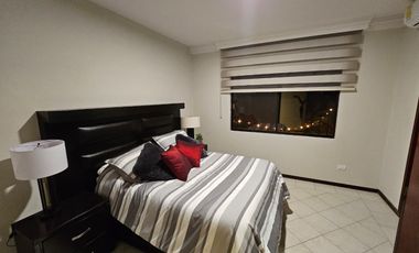 Renta de casa amueblada con alberca y paneles solares en Contry