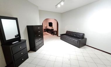 Renta de casa amueblada con alberca y paneles solares en Contry