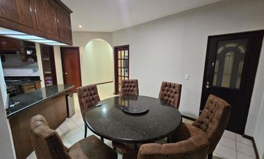 Renta de casa amueblada con alberca y paneles solares en Contry