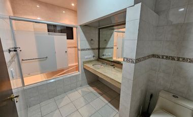 Renta de casa amueblada con alberca y paneles solares en Contry