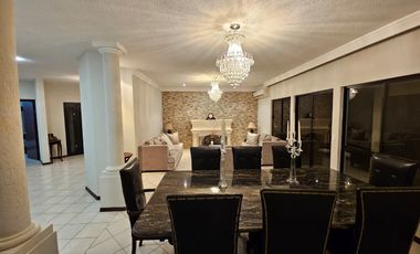 Renta de casa amueblada con alberca y paneles solares en Contry