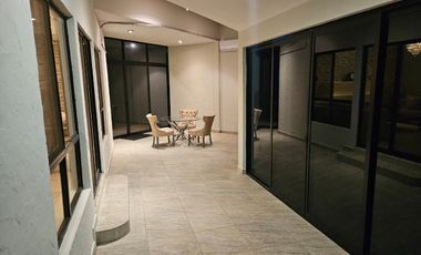 Renta de casa amueblada con alberca y paneles solares en Contry