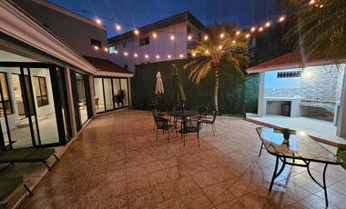 Renta de casa amueblada con alberca y paneles solares en Contry