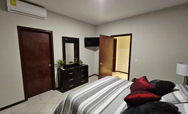 Renta de casa amueblada con alberca y paneles solares en Contry