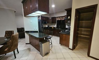 Renta de casa amueblada con alberca y paneles solares en Contry