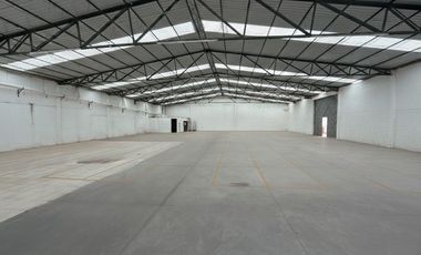 Bodega 3,600 m2 en Ciudad de Puebla. Céntrica y con acceso a autopista