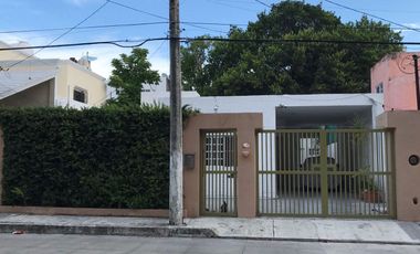 Casa Cerca de la Playa, SM 2A Cancún. 300 m² de terreno, 3 recámaras frente a parque, a minutos de Puerto Cancun y Puerto Juárez.