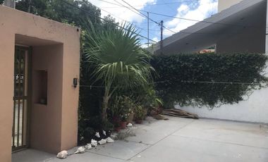 Casa Cerca de la Playa, SM 2A Cancún. 300 m² de terreno, 3 recámaras frente a parque, a minutos de Puerto Cancun y Puerto Juárez.