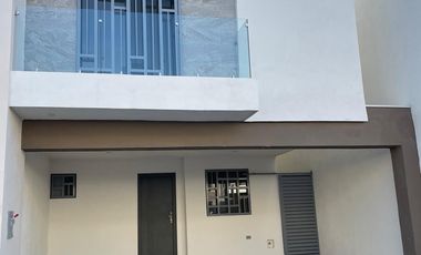 CASA EN RENTA EN COL. PUERTA JARDIN, APODACA,