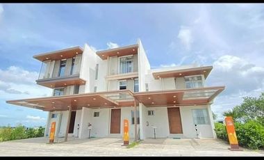 Townhouse For Sale in Binan Laguna (una apartment)-MC