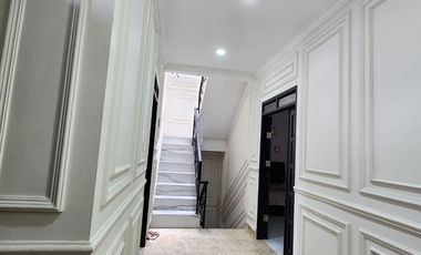 Dijual Rumah 3 Lantai ada kolam renang di Antapani Bandung