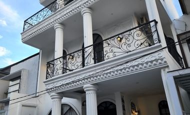 Dijual Rumah 3 Lantai ada kolam renang di Antapani Bandung