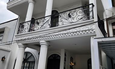 Dijual Rumah 3 Lantai ada kolam renang di Antapani Bandung