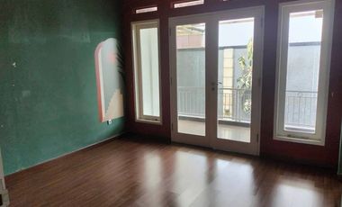 Dijual Rumah di Nusa Hijau Cimahi, Sangat Mewah Ada Kolam Renangnya