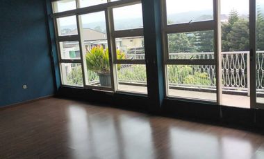 Dijual Rumah di Nusa Hijau Cimahi, Sangat Mewah Ada Kolam Renangnya