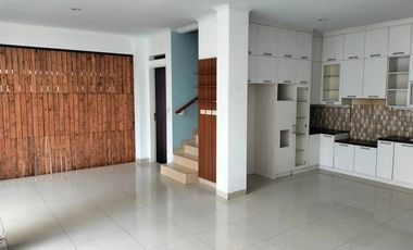 Dijual Rumah di Nusa Hijau Cimahi, Sangat Mewah Ada Kolam Renangnya