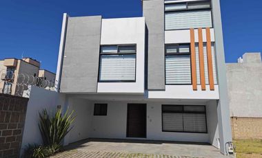 Casa en Venta, Fracc. La Mezza, San Andrés Cholula, cerca de la UDLAP.