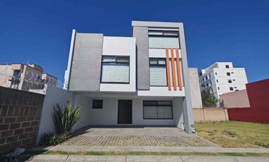 Casa en Venta, Fracc. La Mezza, San Andrés Cholula, cerca de la UDLAP.